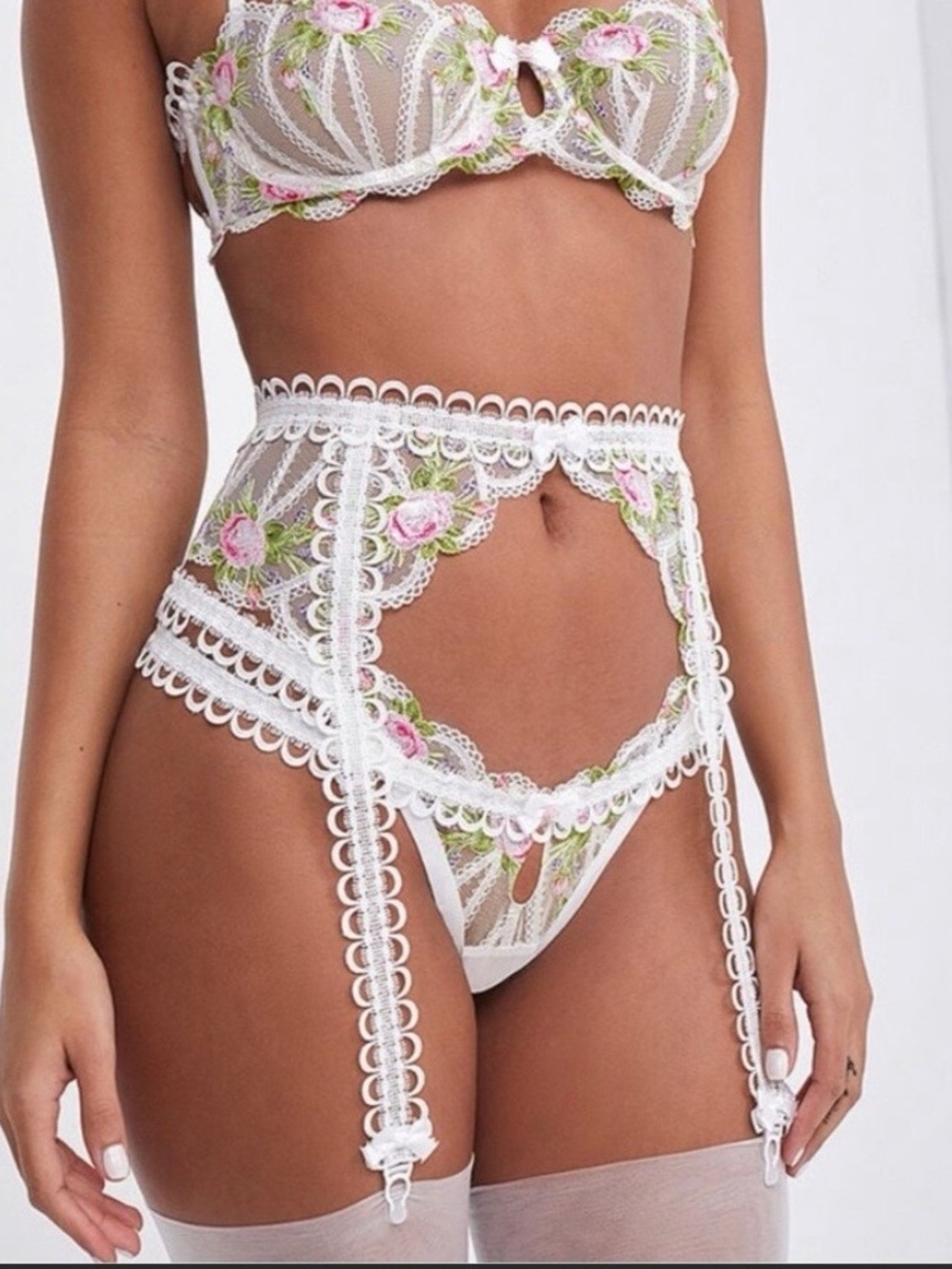 For love and lemons trellis rose garter belt medium - Picture 6 of 16